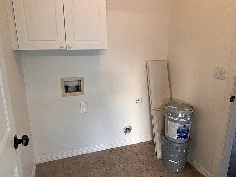 8161 Durham Dr — Photo 10