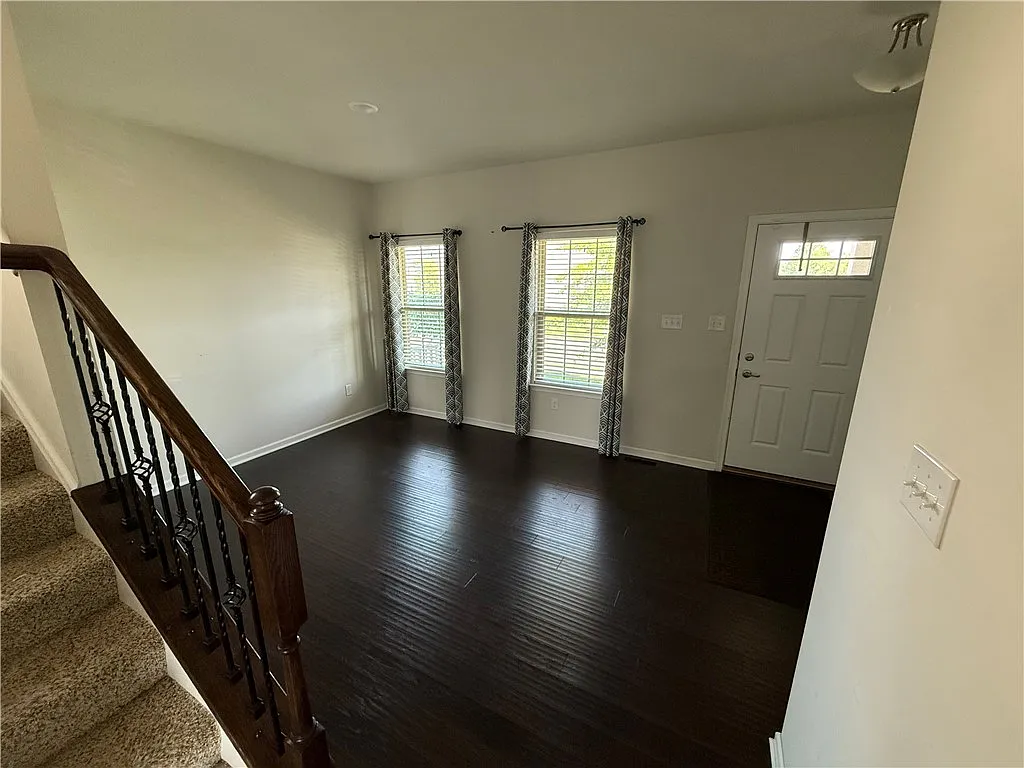 4 bed, 3.5 bath, 2344 sqft, $3,750 — Photo 4