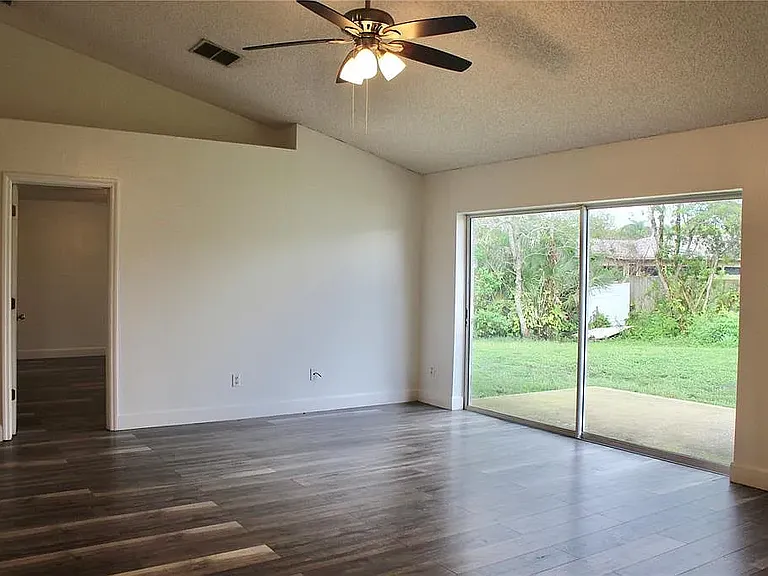 1666 Pendleton St — Photo 8