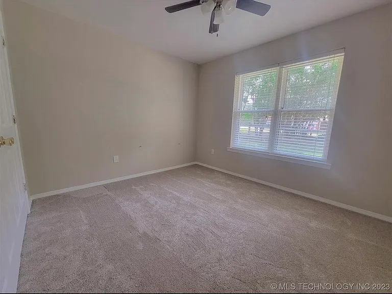 52 Skylark Ln — Photo 5
