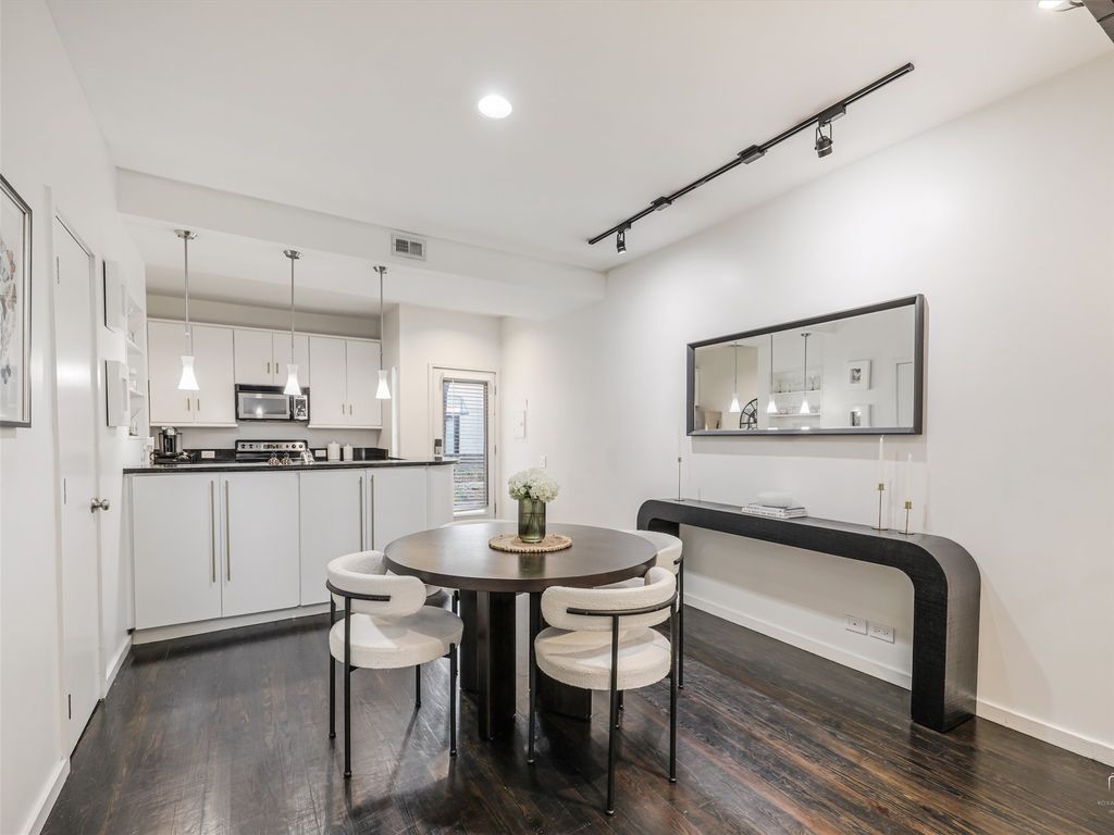 Apartment in Dallas - View 4