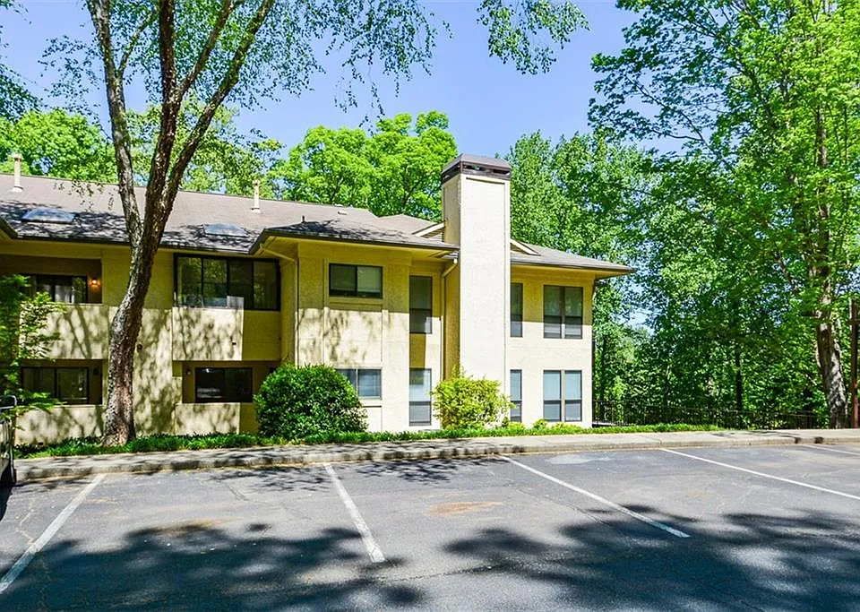 607 Lismore SE