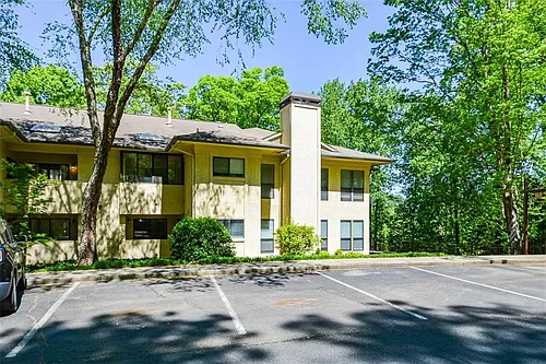 607 Lismore SE Photo 1