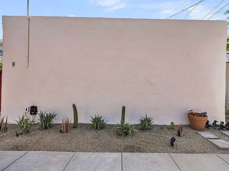 4654 Merrill Ave — Photo 35