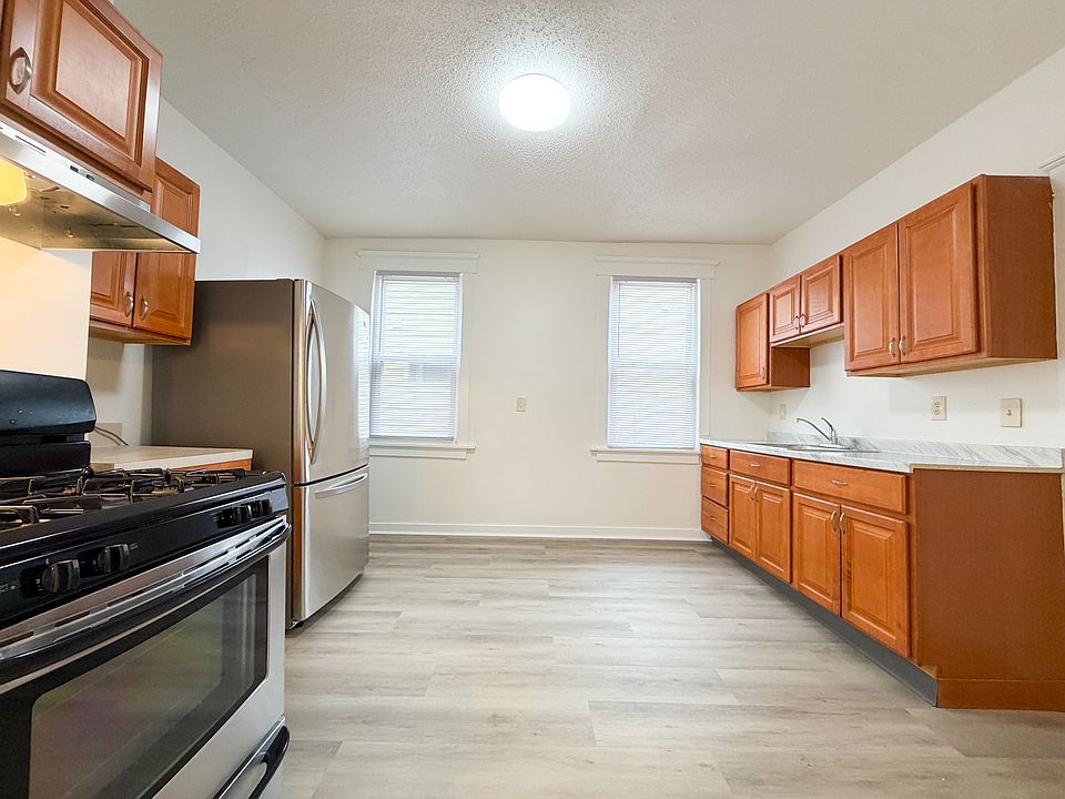 Spacious Kitchen, a lot of cabinets