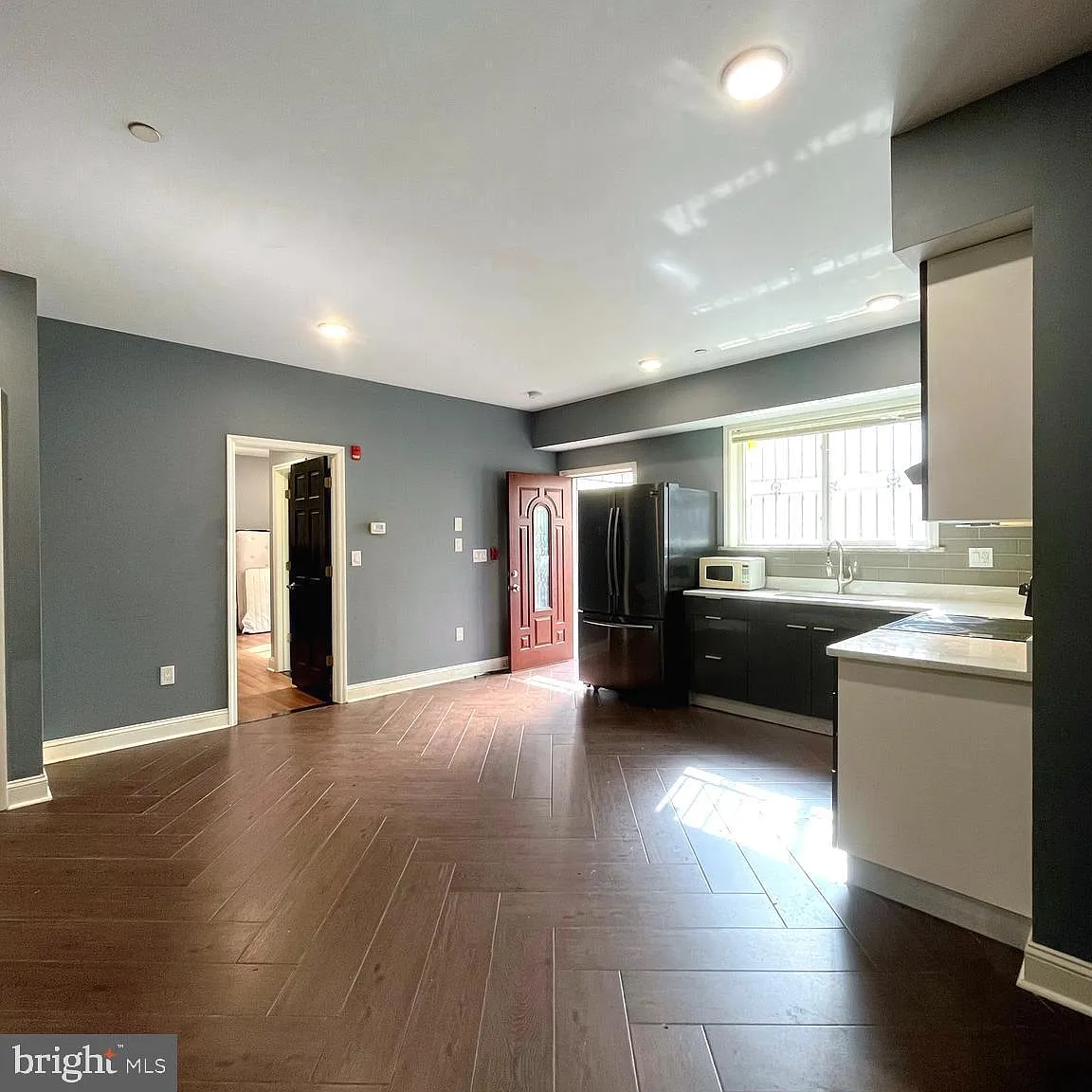 2 bed, 2.0 bath, 3180 sqft, $1,800 — Photo 3