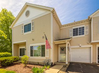 86 Creston Cir, Aurora, IL 60504