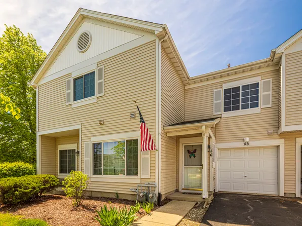 86 Creston Cir, Aurora, IL 60504