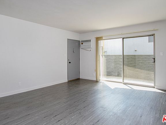3rd image of 450 S Los Robles Ave APT 10