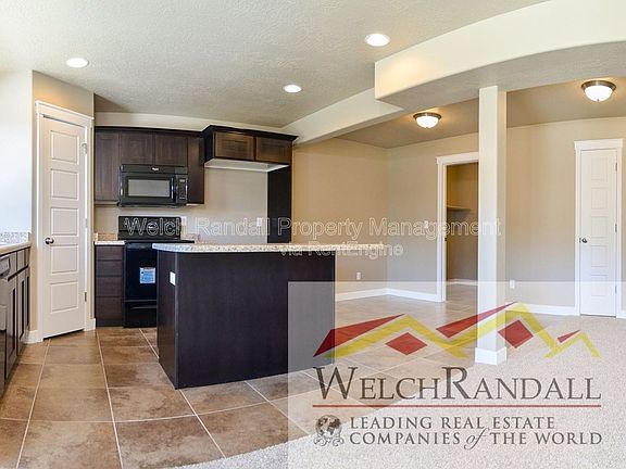 4th image of 2433 Wellington Ave