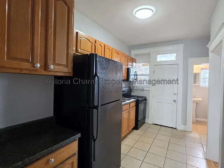 3016 Pelham Ave — Photo 15