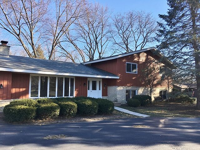 1st image of 29 Lynn Dr