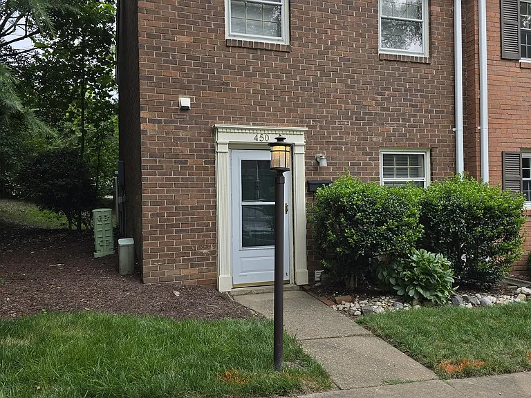 450 Greenbrier Ct #450 — Photo 14