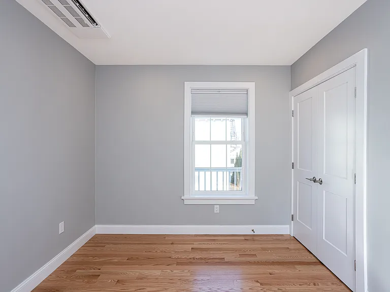 3 Vaughan Ave — Photo 8