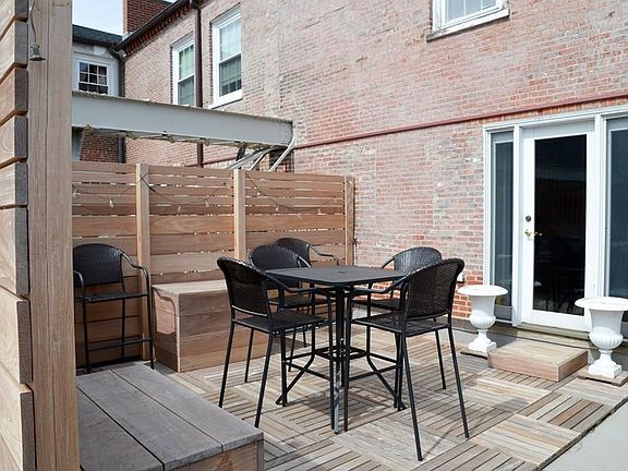 5th image of 18 Market Sq APT 3