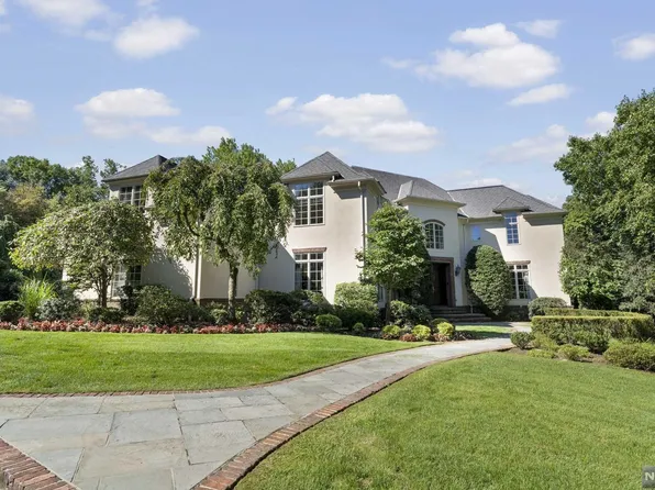 63 Hoover Dr, Cresskill, NJ 07626