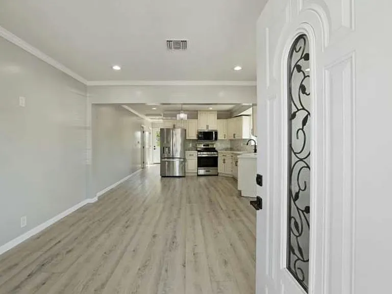 830 N Sierra Nevada St — Photo 2
