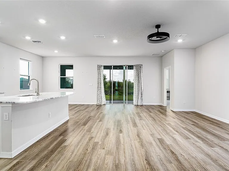 10622 Eustis Dr — Photo 10