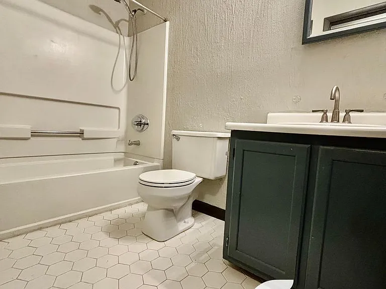 6727 Vaughn Rd — Photo 16
