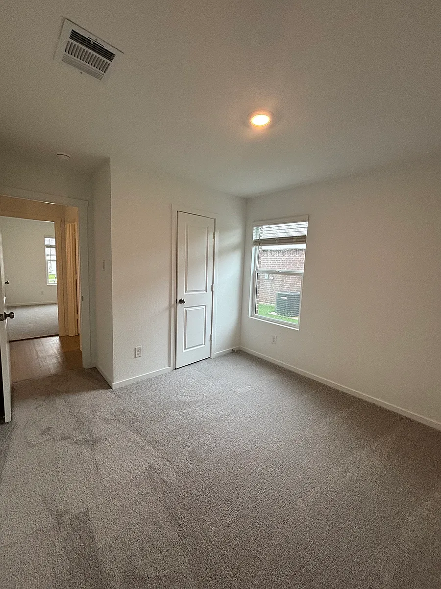 Building Photo - 716 Haskell Dr