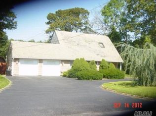 173 Carlton Dr E, Shirley, NY