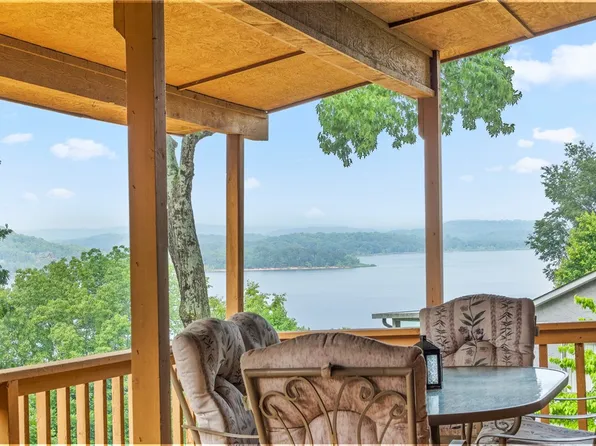 27 Ravenshoe Rd, Rogers, AR 72756