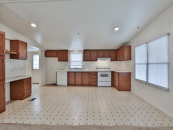 5th image of 40 Harmony Ct