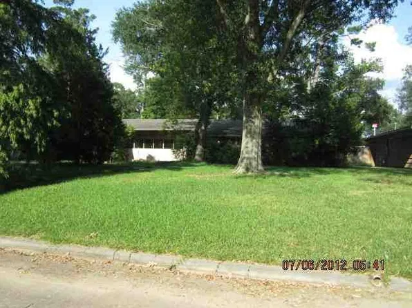 1090 20th St, Beaumont, TX 77706