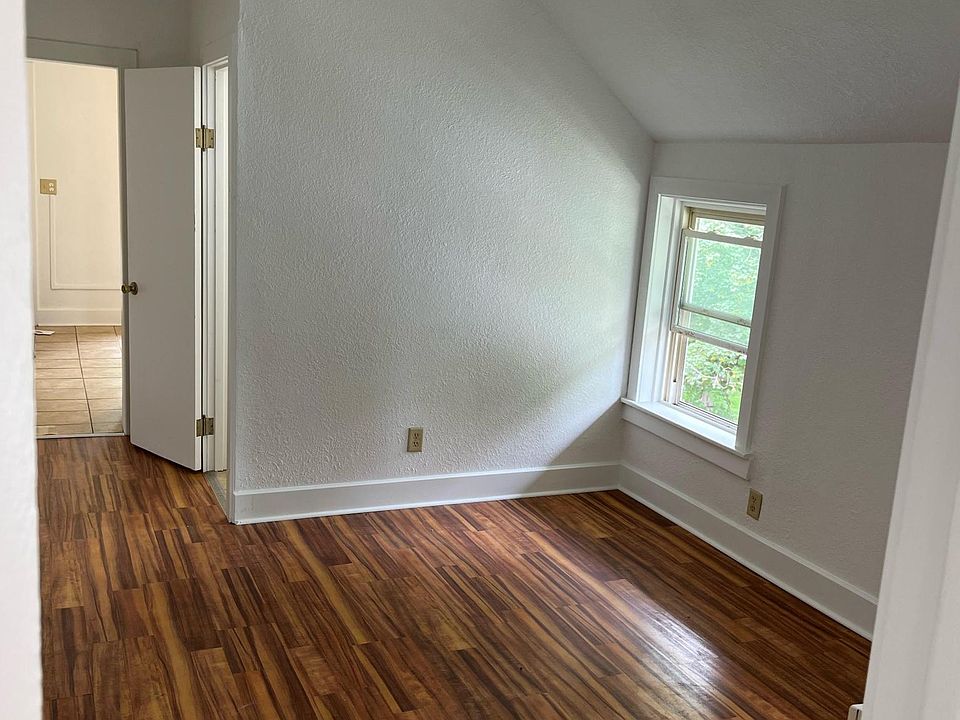 135 Lake St Pewaukee WI Zillow