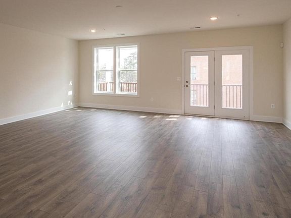 5th image of 224 Van Buren St