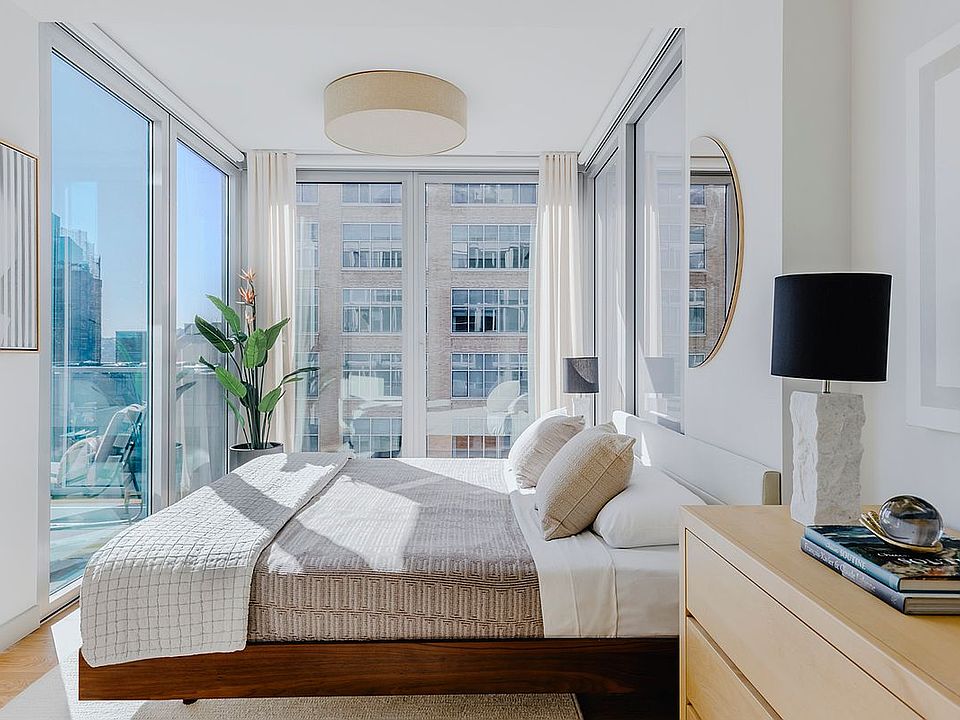 1st image of 547 W 47th St Room 814