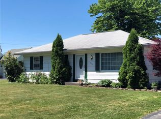 333 Woodcroft Dr, Rochester, NY 14616