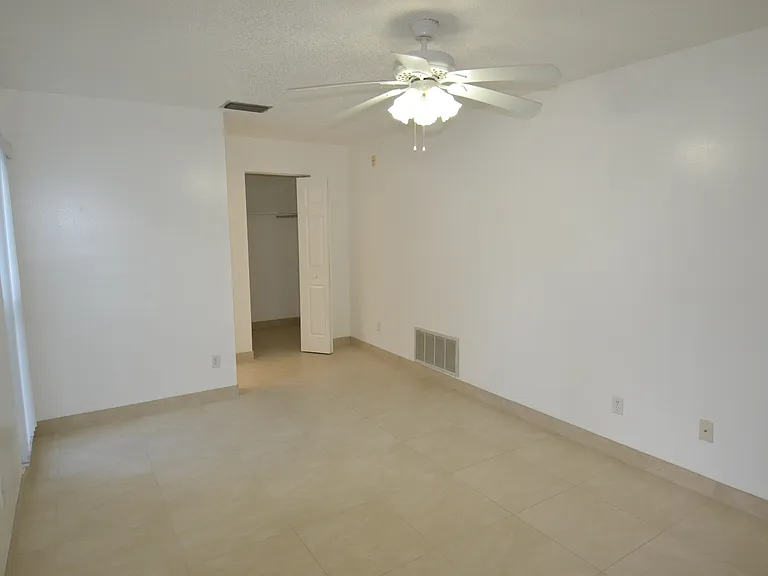 2357 White Oak Cir — Photo 31