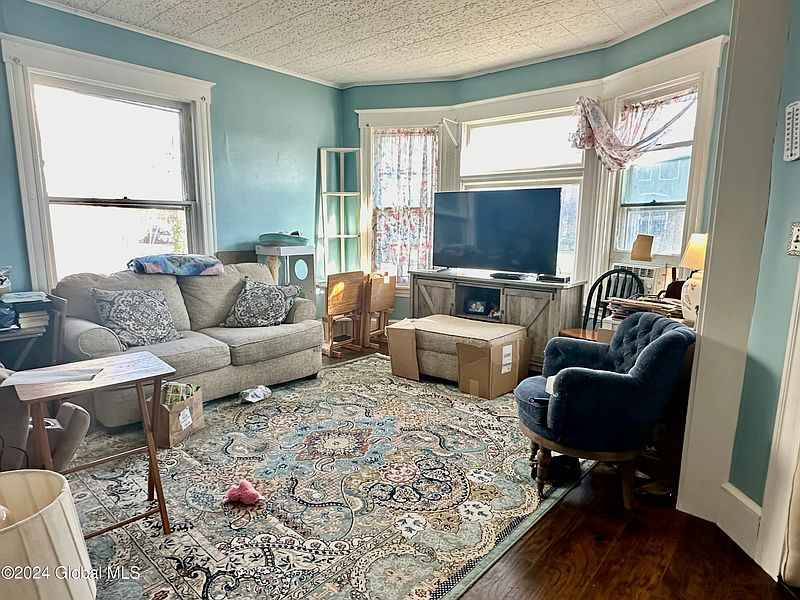 5th image of 8 Lawrence Street