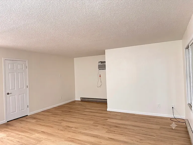 4002 Lakeview Dr #2 — Photo 3