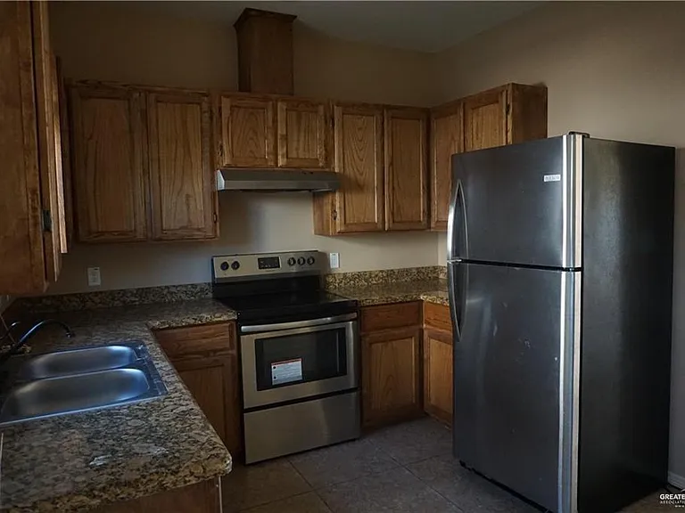 1112 W Eisenhower St #B — Photo 8