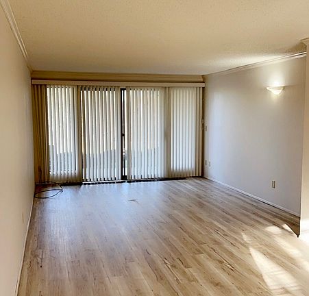 5th image of 103 La Villa Dr