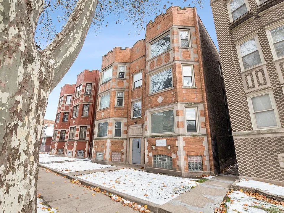 8135-8137 S Kingston Ave