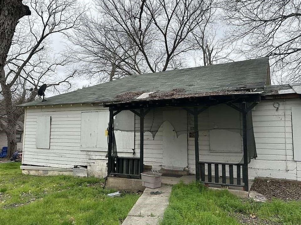 1st image of 764 Robert St