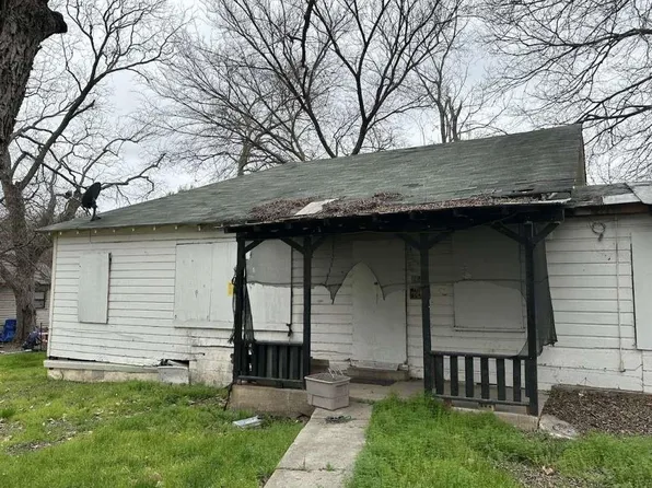 764 Robert St, Seguin, TX 78155