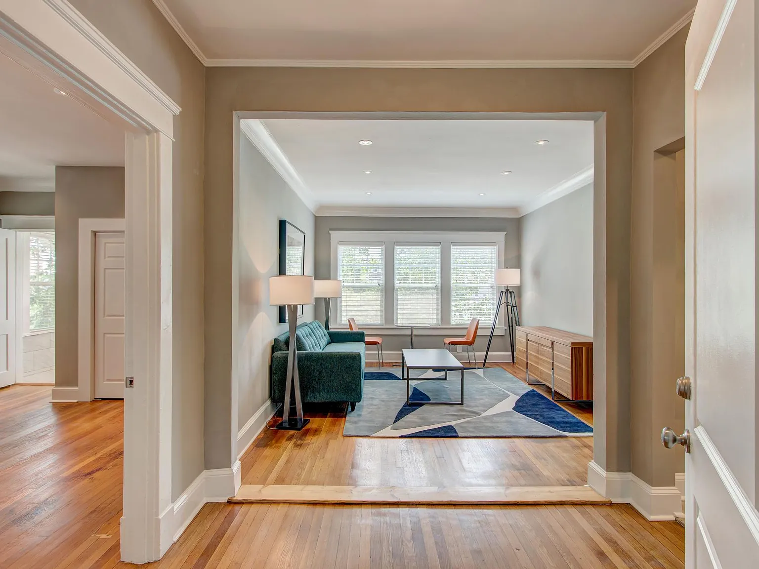 722 Ponce De Leon Ct NE — Photo 2