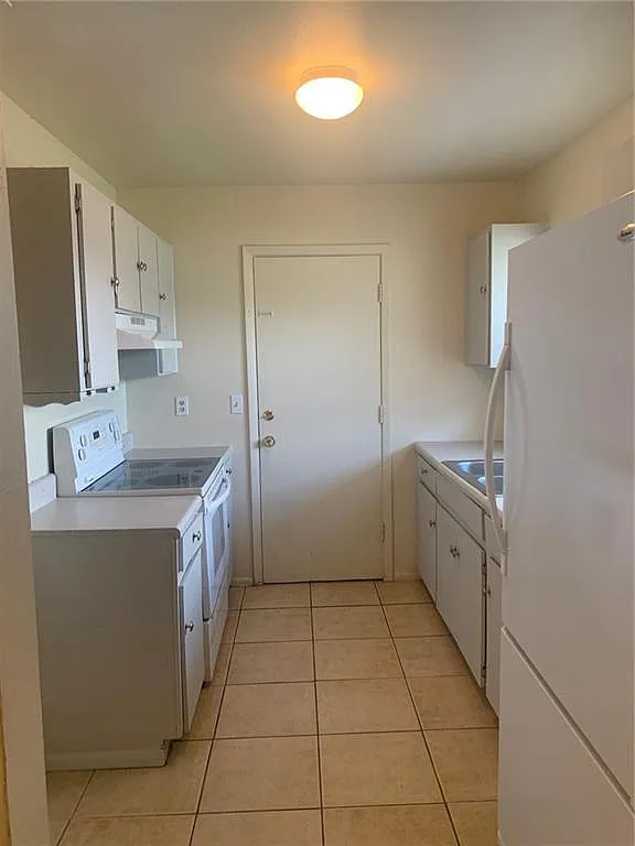3 bed, 900 sqft, $1,695 — Photo 4