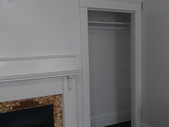 5th image of 1588 Lee St E