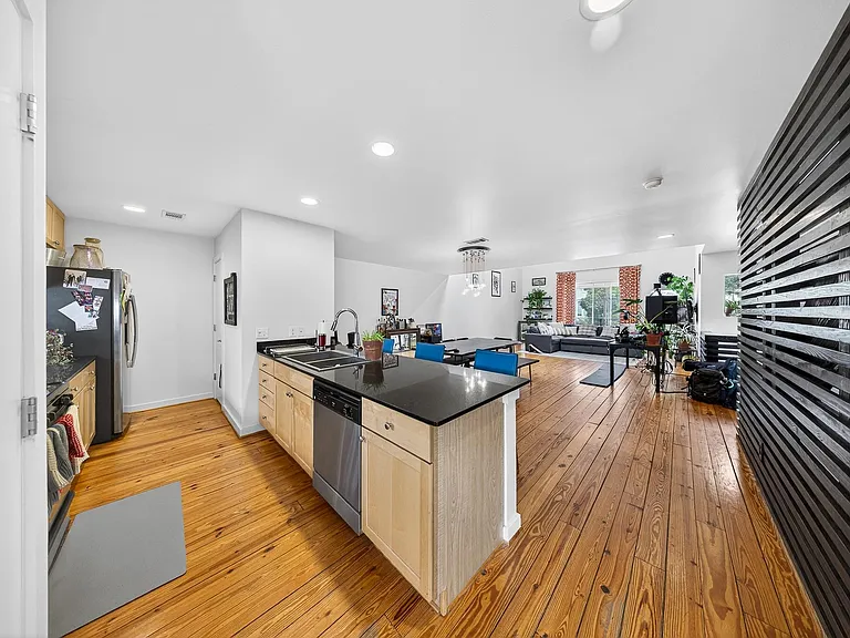 2809 Crawford St — Photo 3