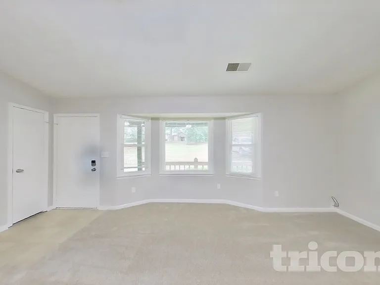 1731 Hidden Acres Dr SW — Photo 3