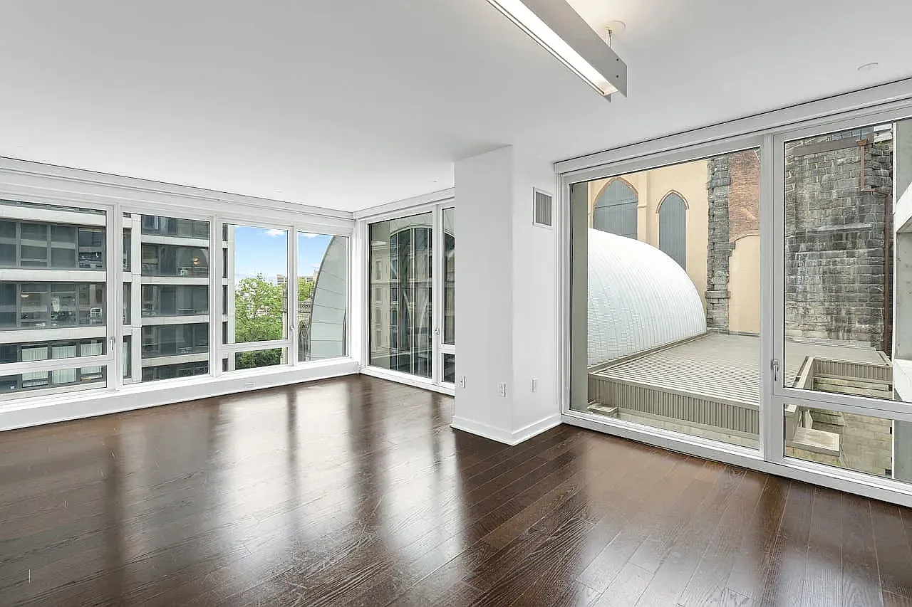 400 West 113th Street — Photo 2
