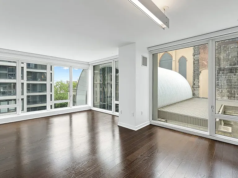400 W 113th St #714 — Photo 1