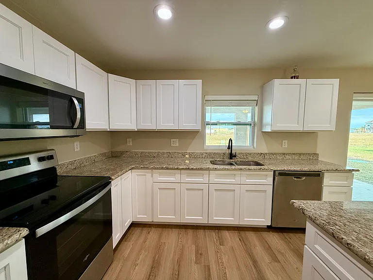 7033 Waldo Cir — Photo 9