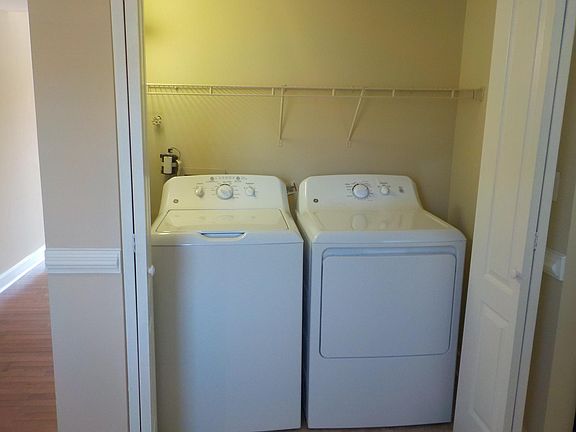 4th image of 401 N Amsterdam Ct