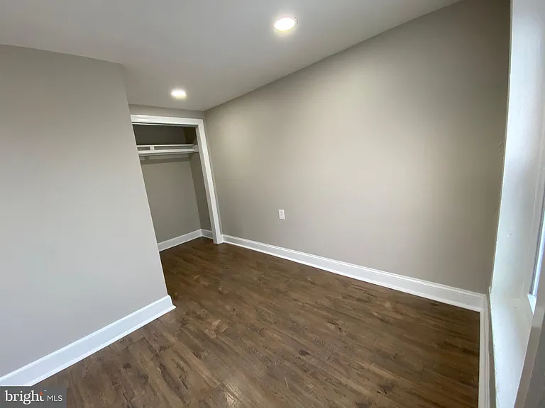 220 Pearl St — Photo 20